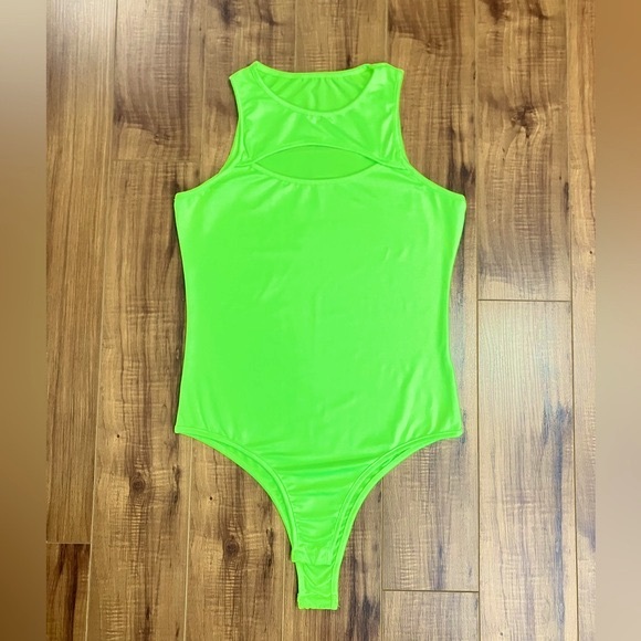 *💜2/20$* Neon Green Bodysuit with Cut-out - Picture 2 of 3
